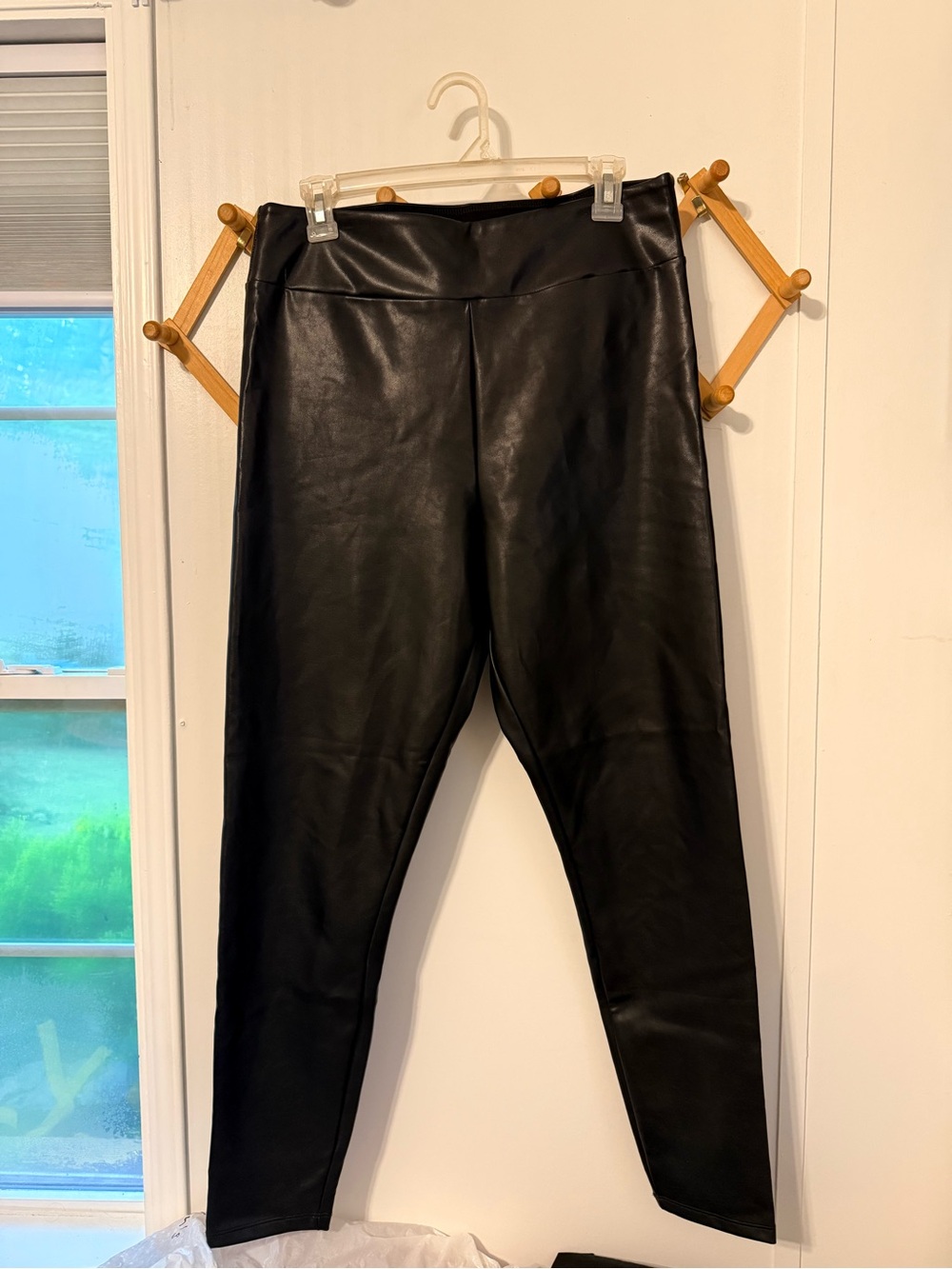 Abercrombie & Fitch Black Faux Leather Pants Women’s